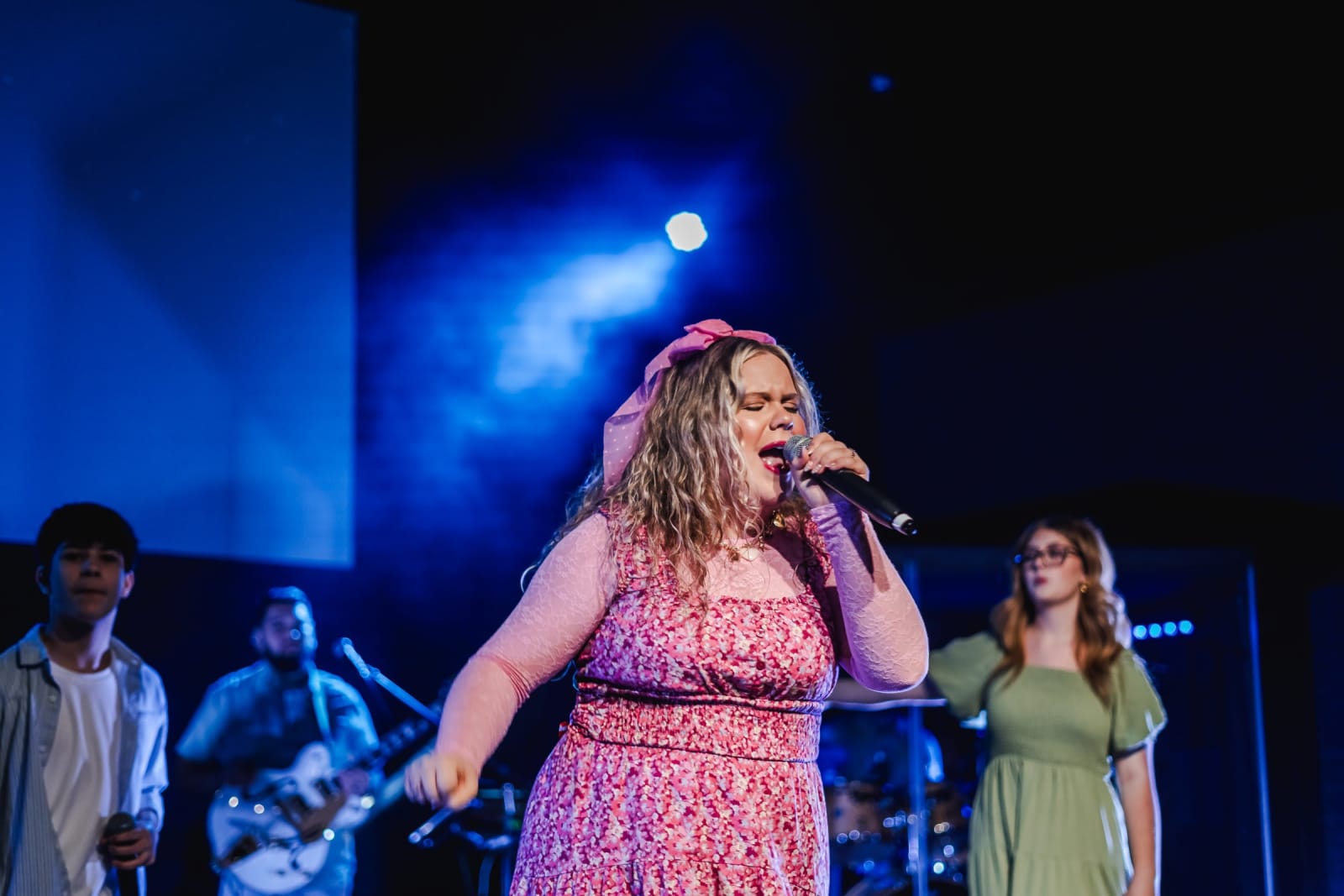 female worship singer singing on stage / kennesaw