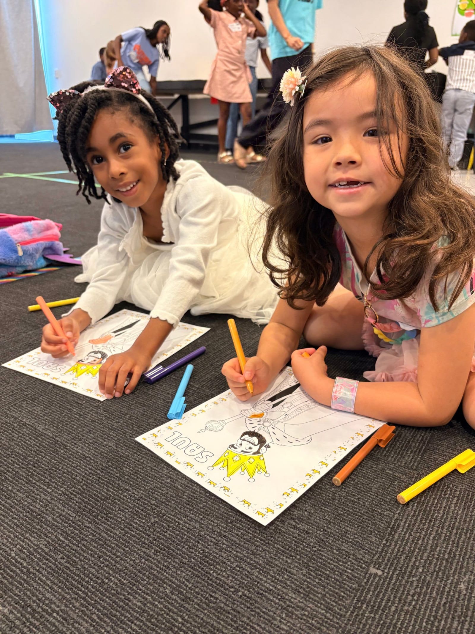 Children coloring on the floor / salisbury