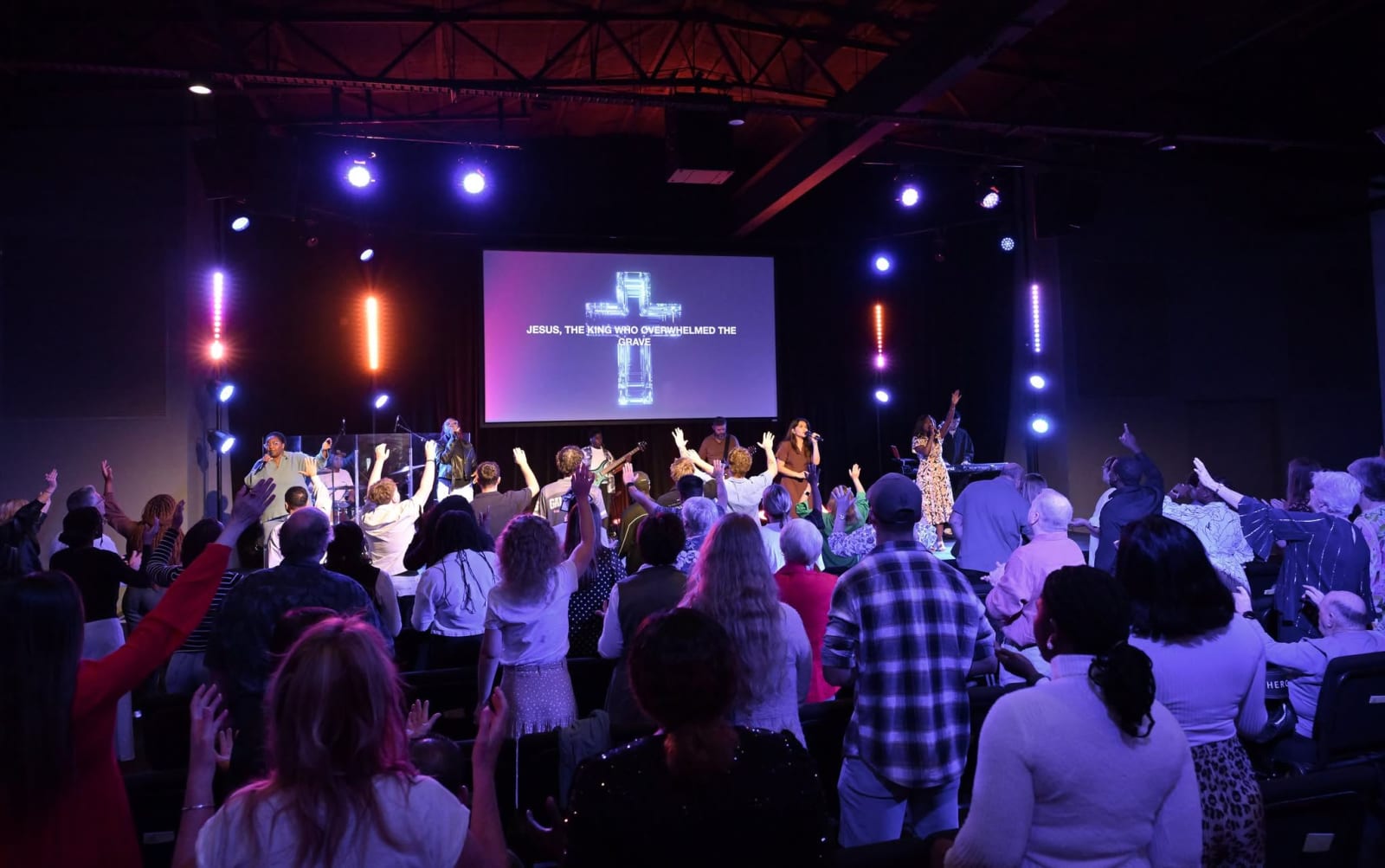 Congregation worshipping / salisbury
