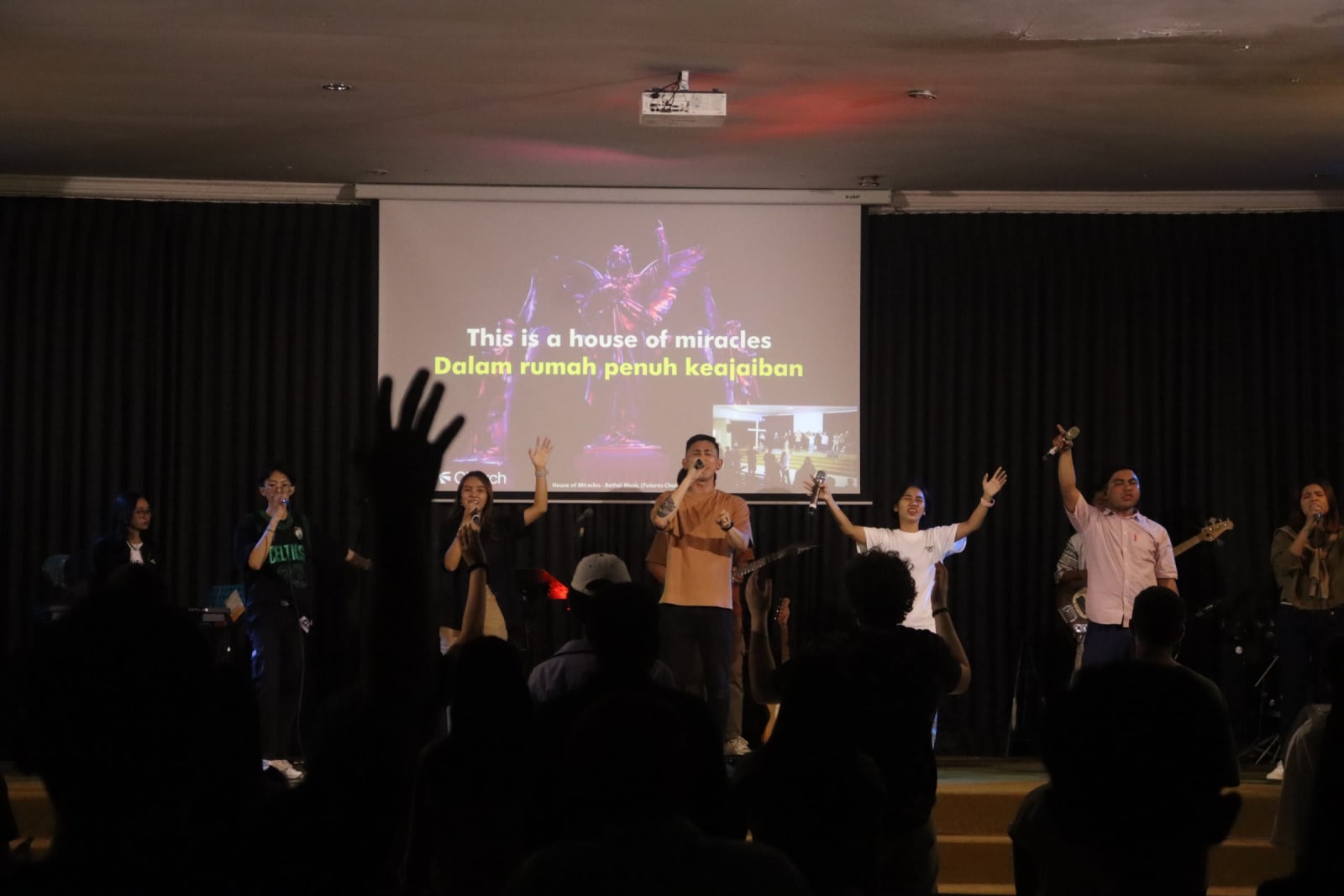 Congregation raising hands in worship at Solo campus Futures Church Sunday service