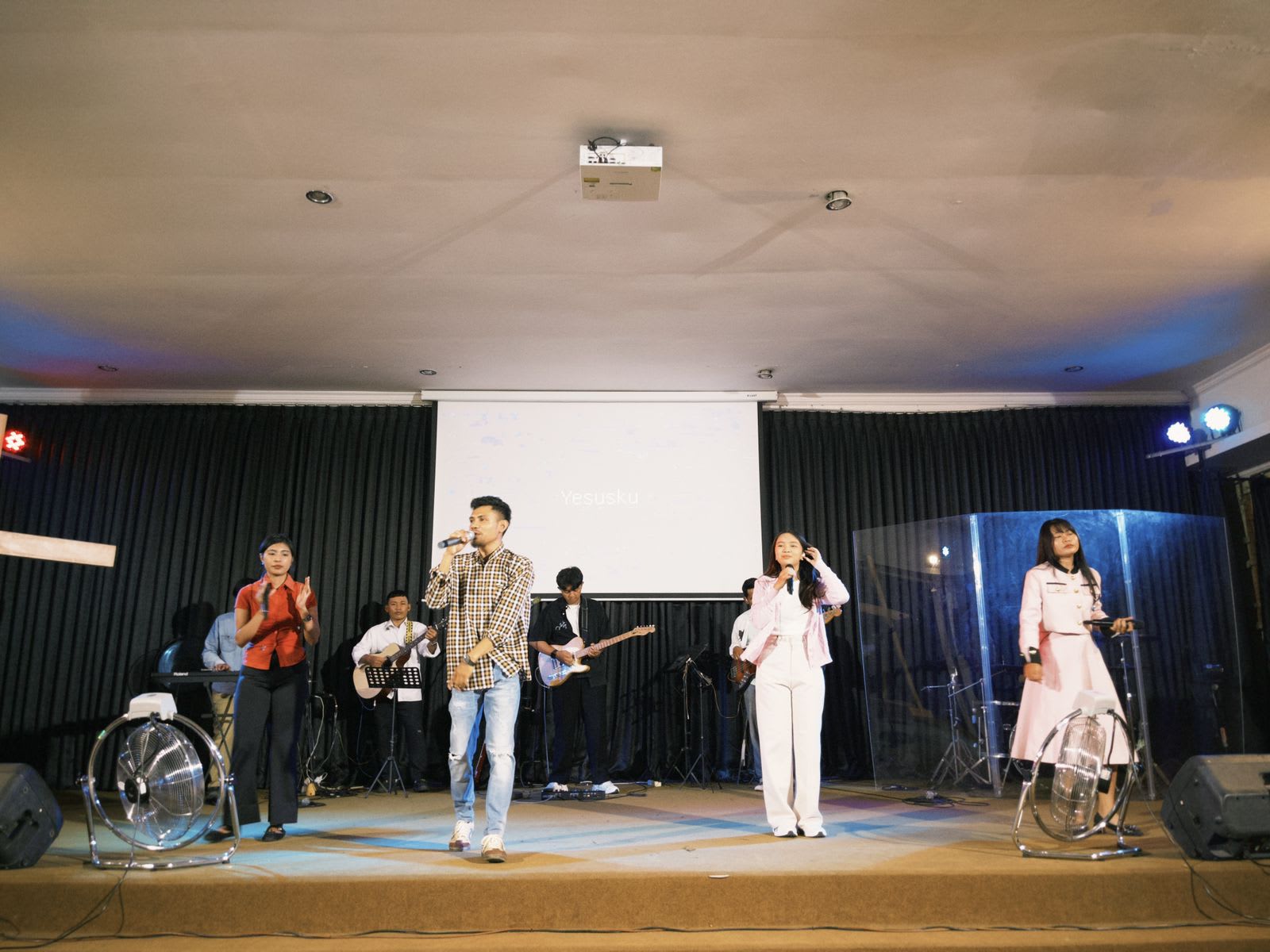 Live band and vocalists leading worship at Solo campus Futures Church Sunday service