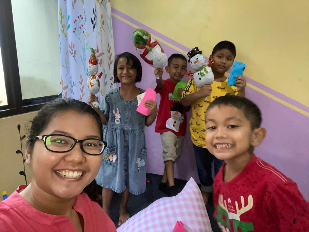 Kids taking selfie at Solo campus Futures Church Christmas kids ministry celebration
