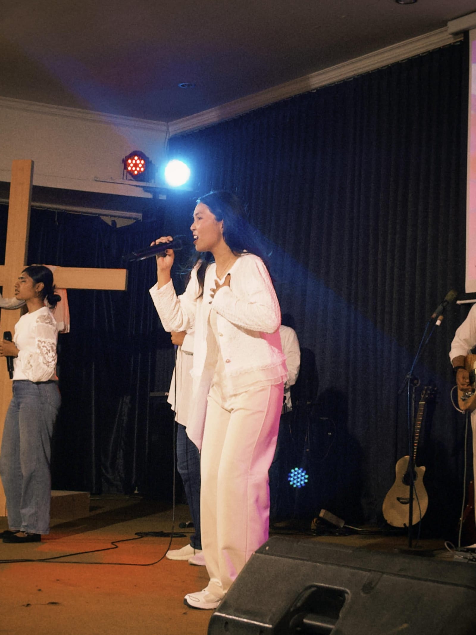 Female worship leader singing at Solo campus Futures Church Sunday service