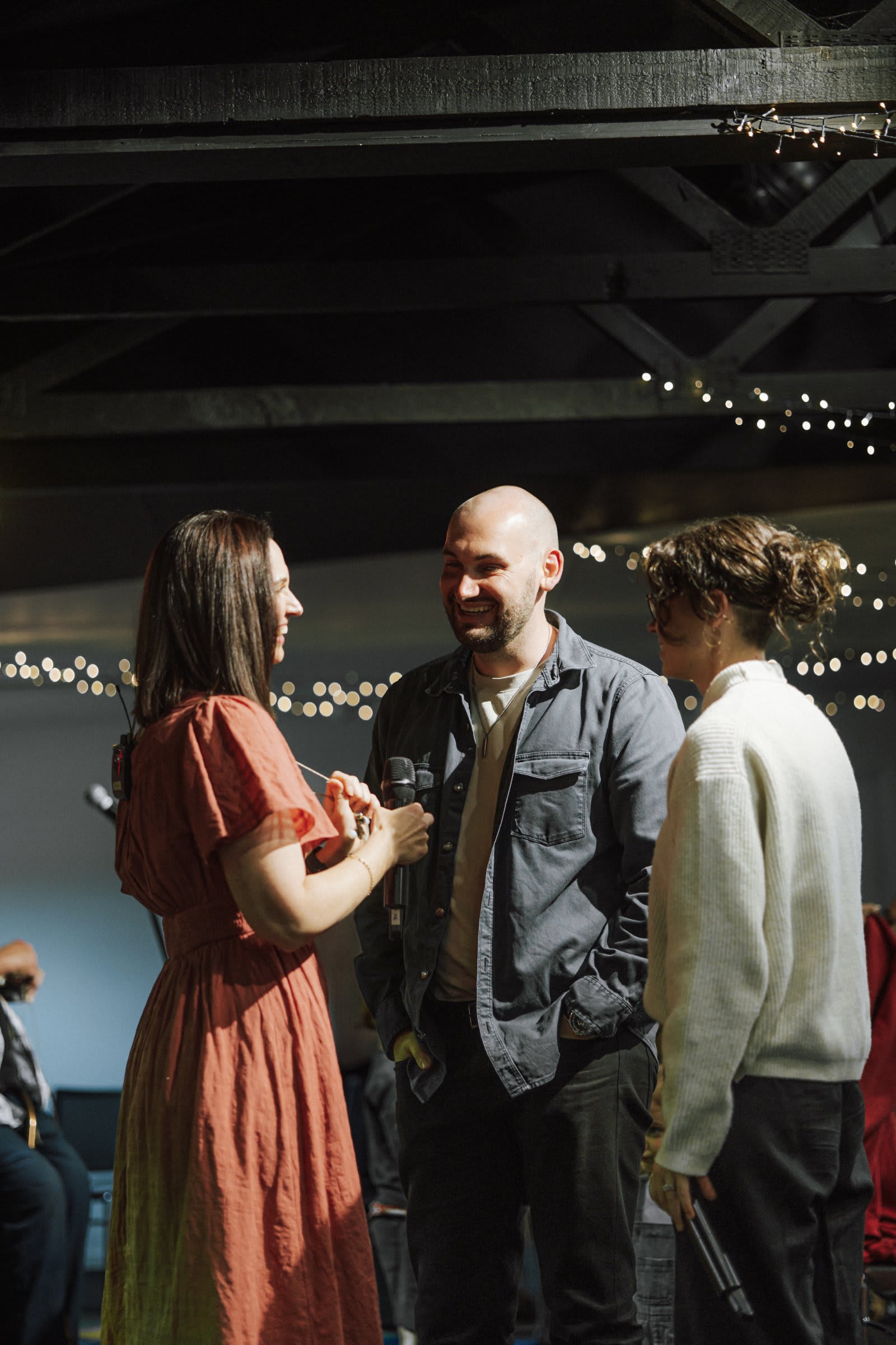 People talking together at an evening gathering / victor harbor