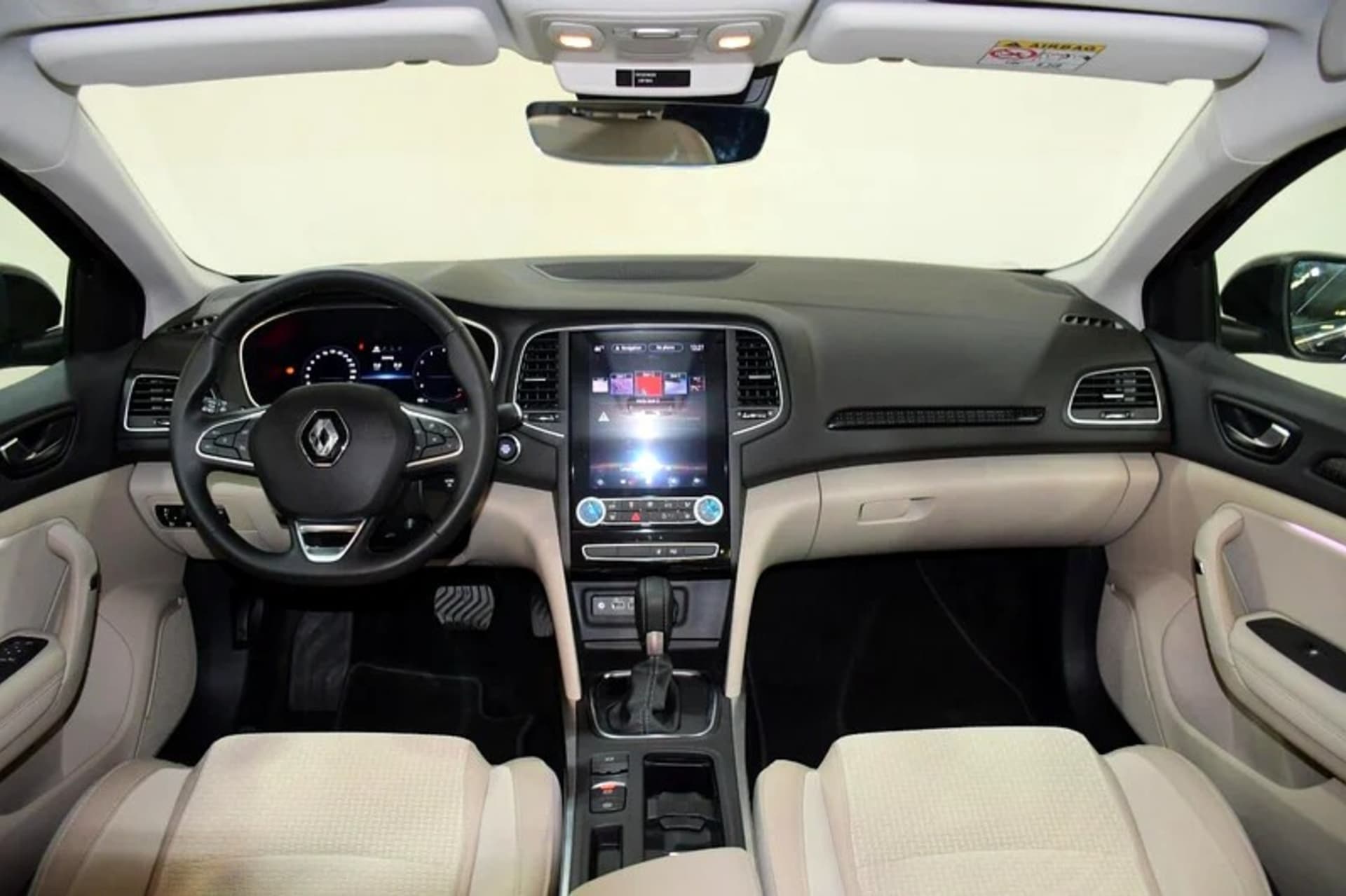 2023 Renault Mégane LE Plus - Source Vehicles