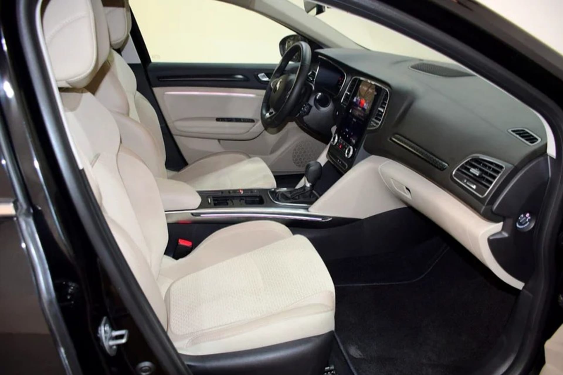 2023 Renault Mégane LE Plus - Source Vehicles