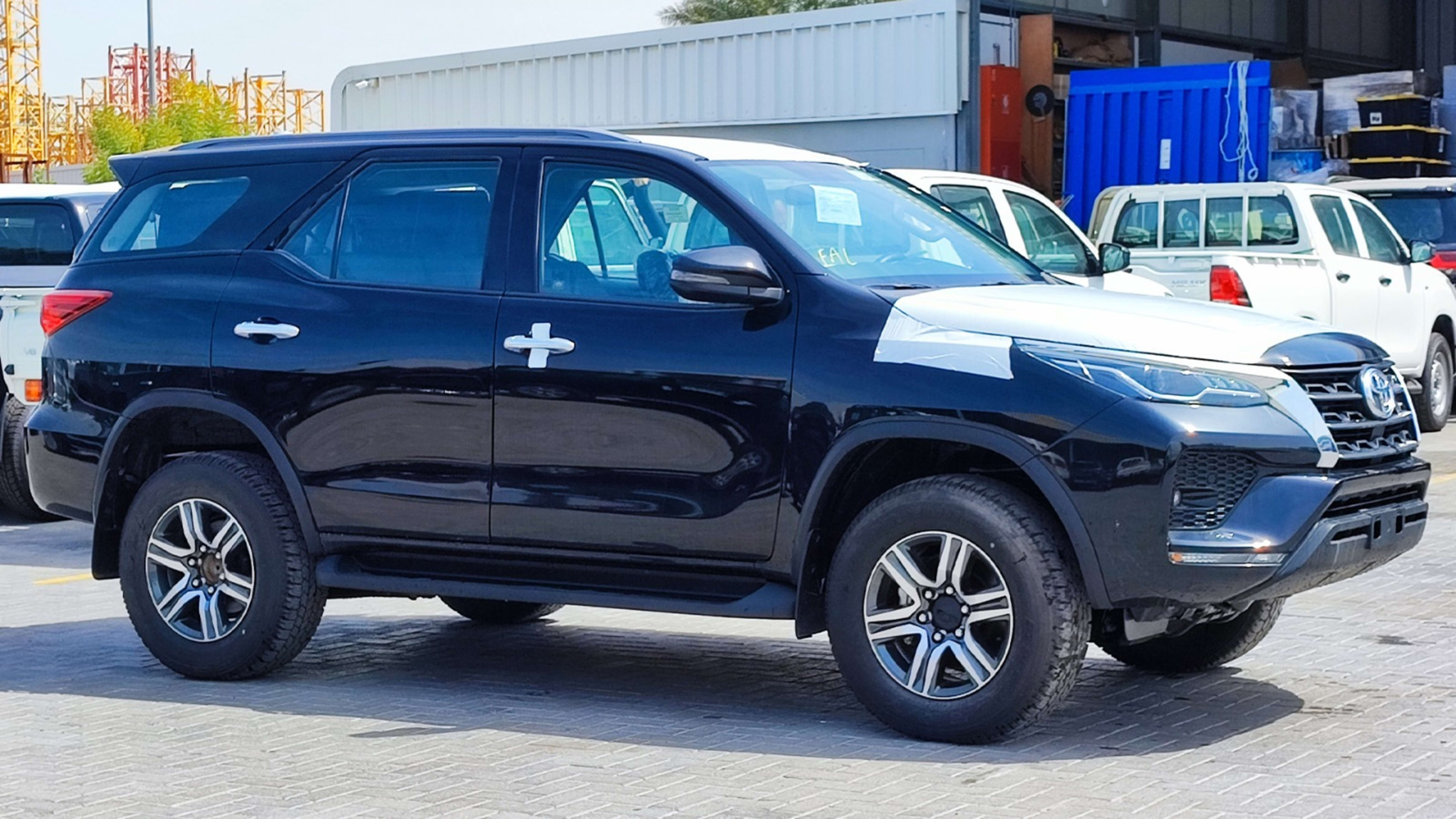 Toyota Fortuner 2025 - Source Vehicles