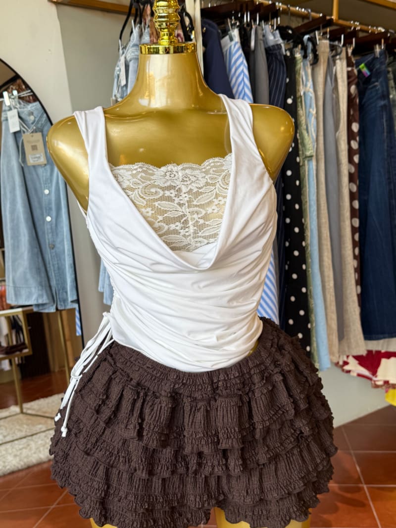 Blusa con escote y encaje 