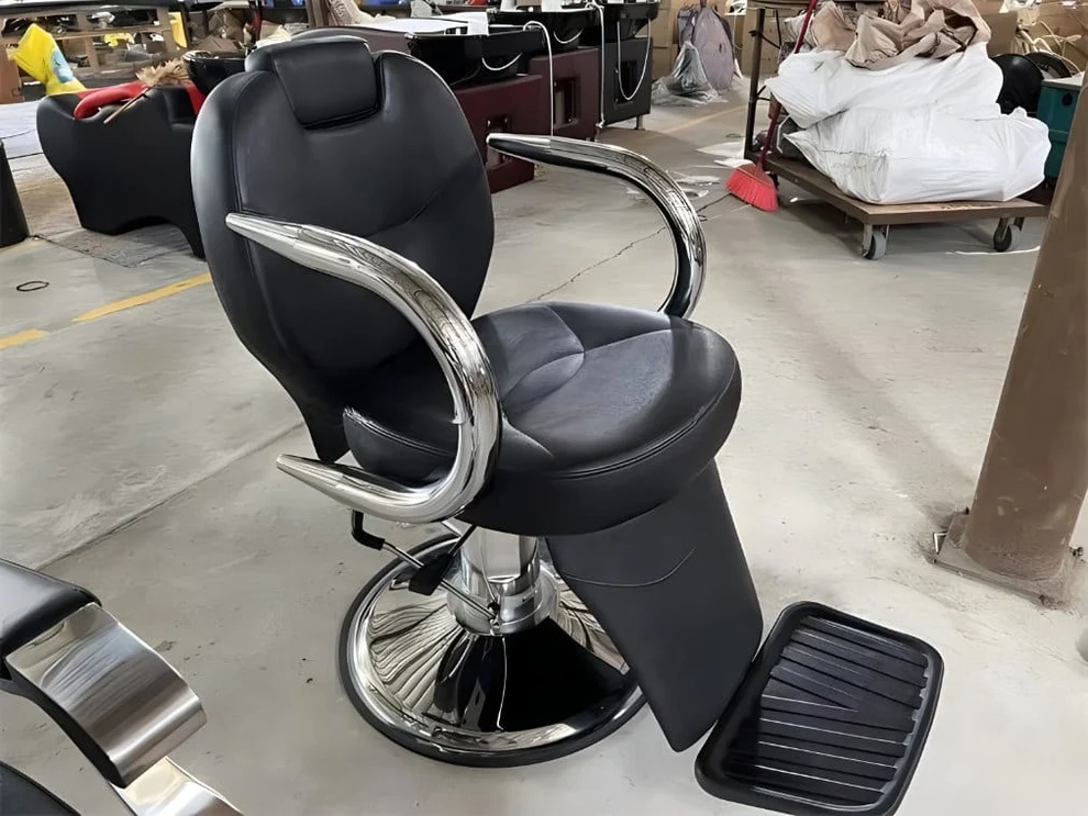 Fauteuil de Barbier Royal – Finition Gold & Cuir Capitonné