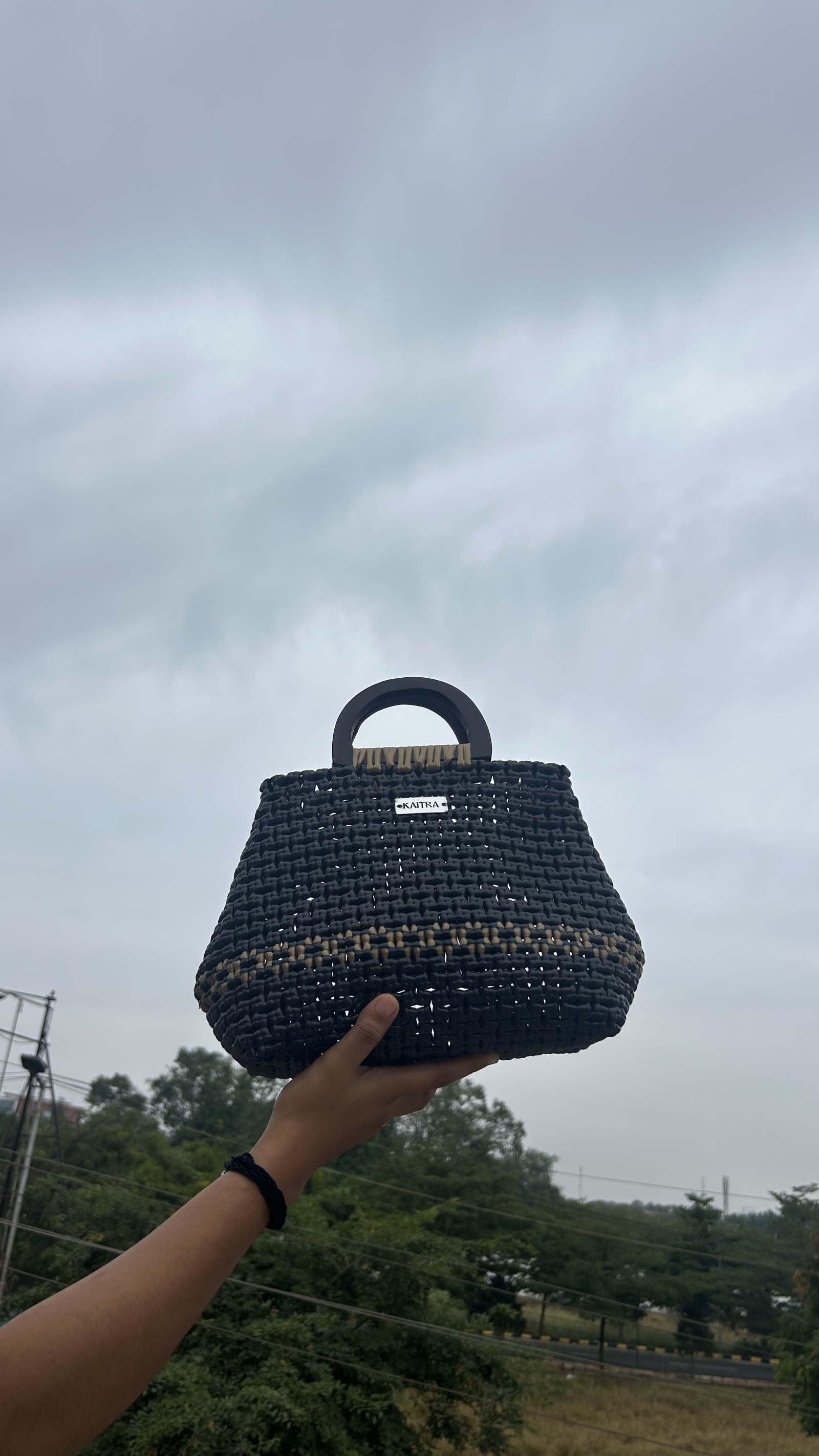 Black and Gold Line - view 2