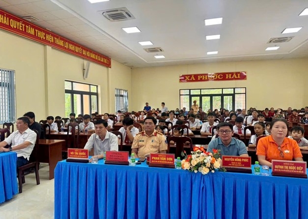 “Tiếp bước em đến trường”
