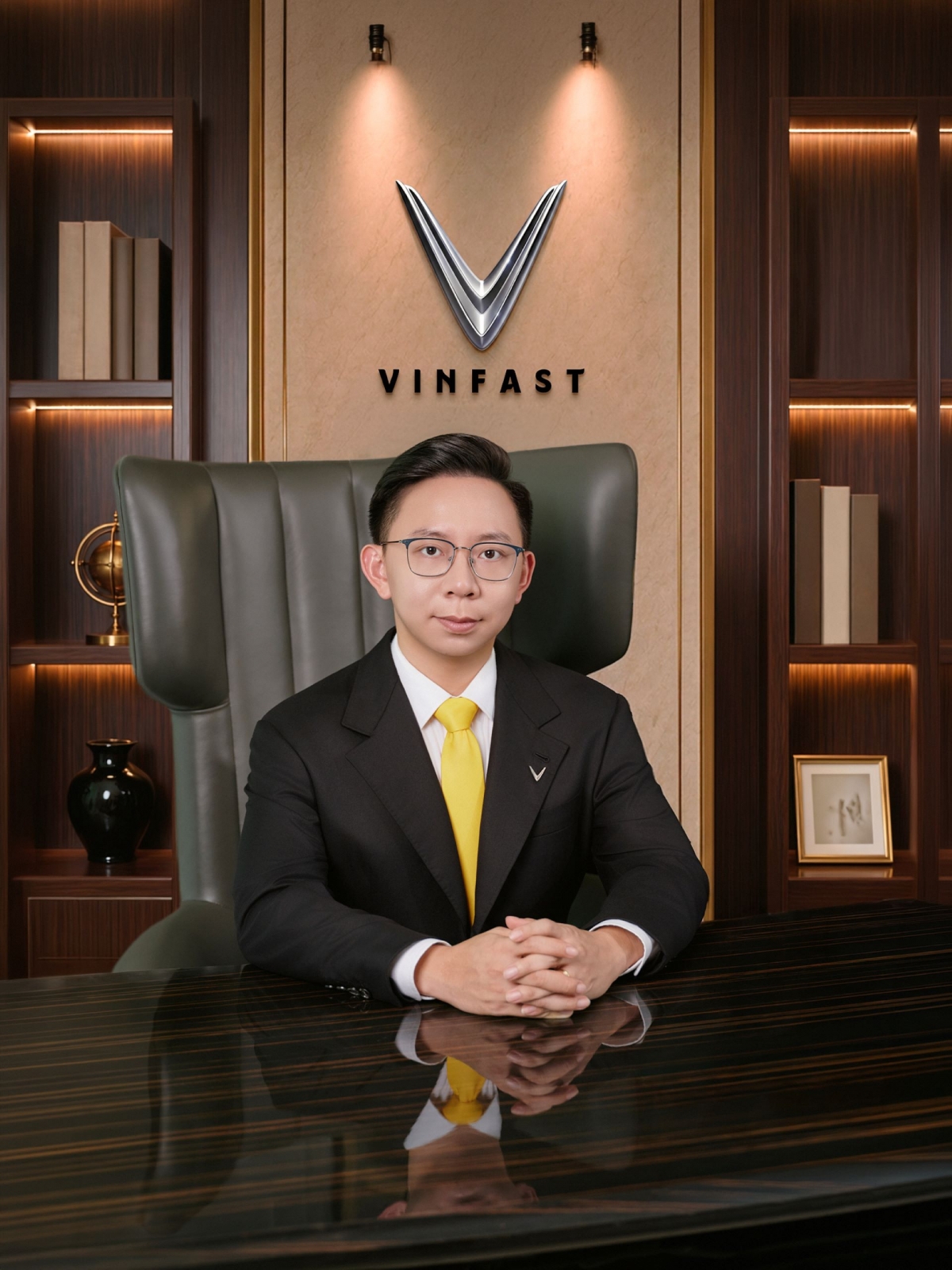 ông Phạm Nhật Quân Anh - hiện là Chủ tịch VinFast toàn cầu - sẽ kiêm nhiệm vị trí Tổng giám đốc VinFast toàn cầu thay cho ông Phạm Nhật Vượng, đồng thời được bổ nhiệm thêm vị trí Chủ tịch kiêm Tổng giám đốc VinFast Việt Nam.