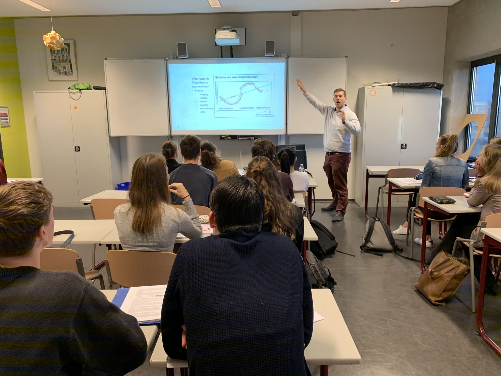 Dennis stassen voor de klas