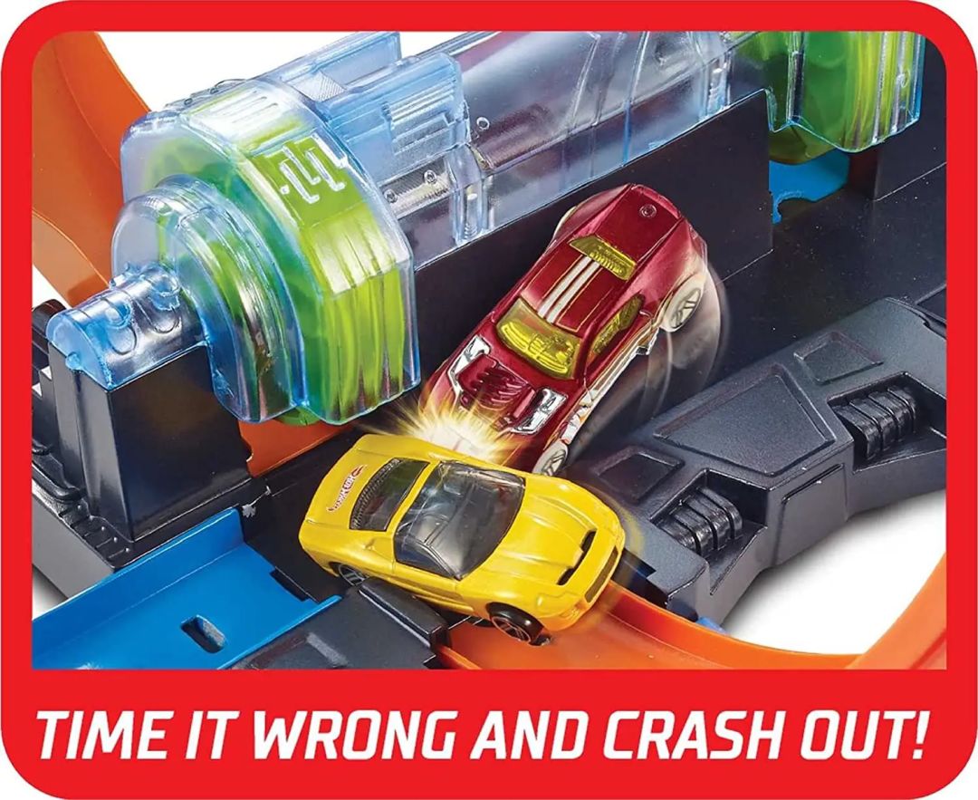 Hot Wheels Oyuncak Araba Pisti Corkscrew Çarpışması