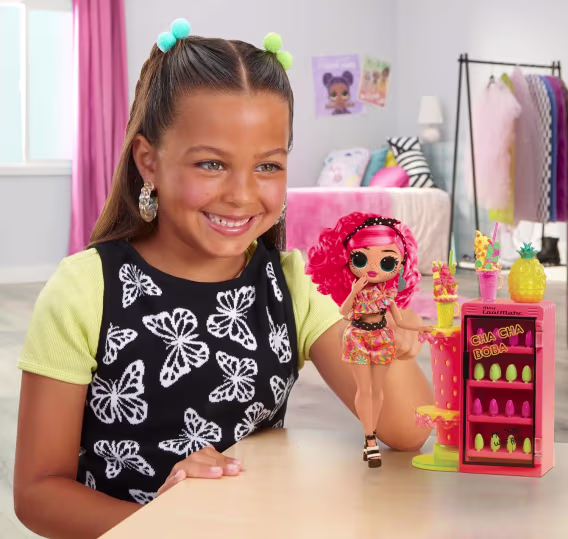 LOL Sürprizi Aman Tanrım – Pinky Pops Meyve Moda Bebeği