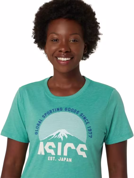 ASICS Kadın GSG 1977'DEN BERİ ADVENTURE CREW Antrenman Tişörtü