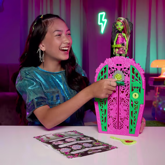 Monster High Gizemli Arkadaşlar Gizemli Bahçe Serisi Venus Mcflytrap 