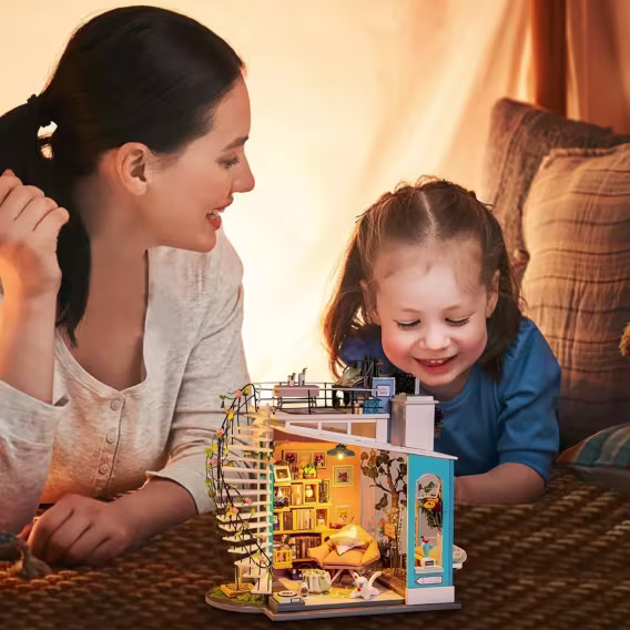 Rolife DIY Minyatür Ev Seti  Dora'nın Çatısı