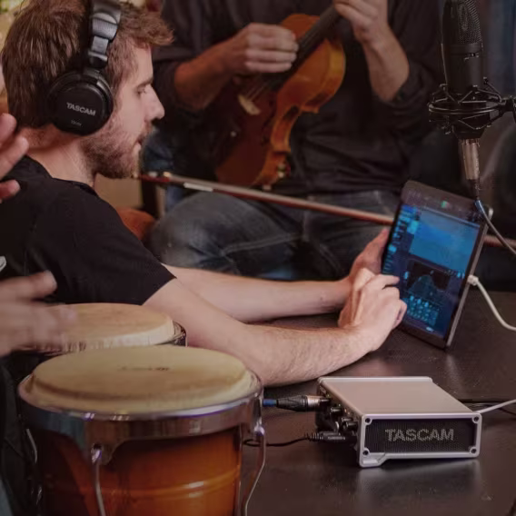 Tascam SERIES 102i MIDI 10 Giriş/2 Çıkış USB Ses Arabirimi 