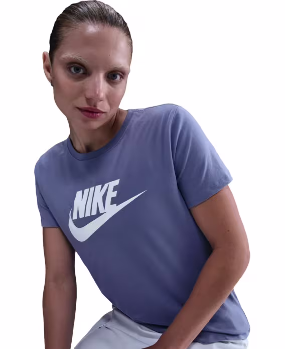 Nike Kadın Essentials Logolu Tişört