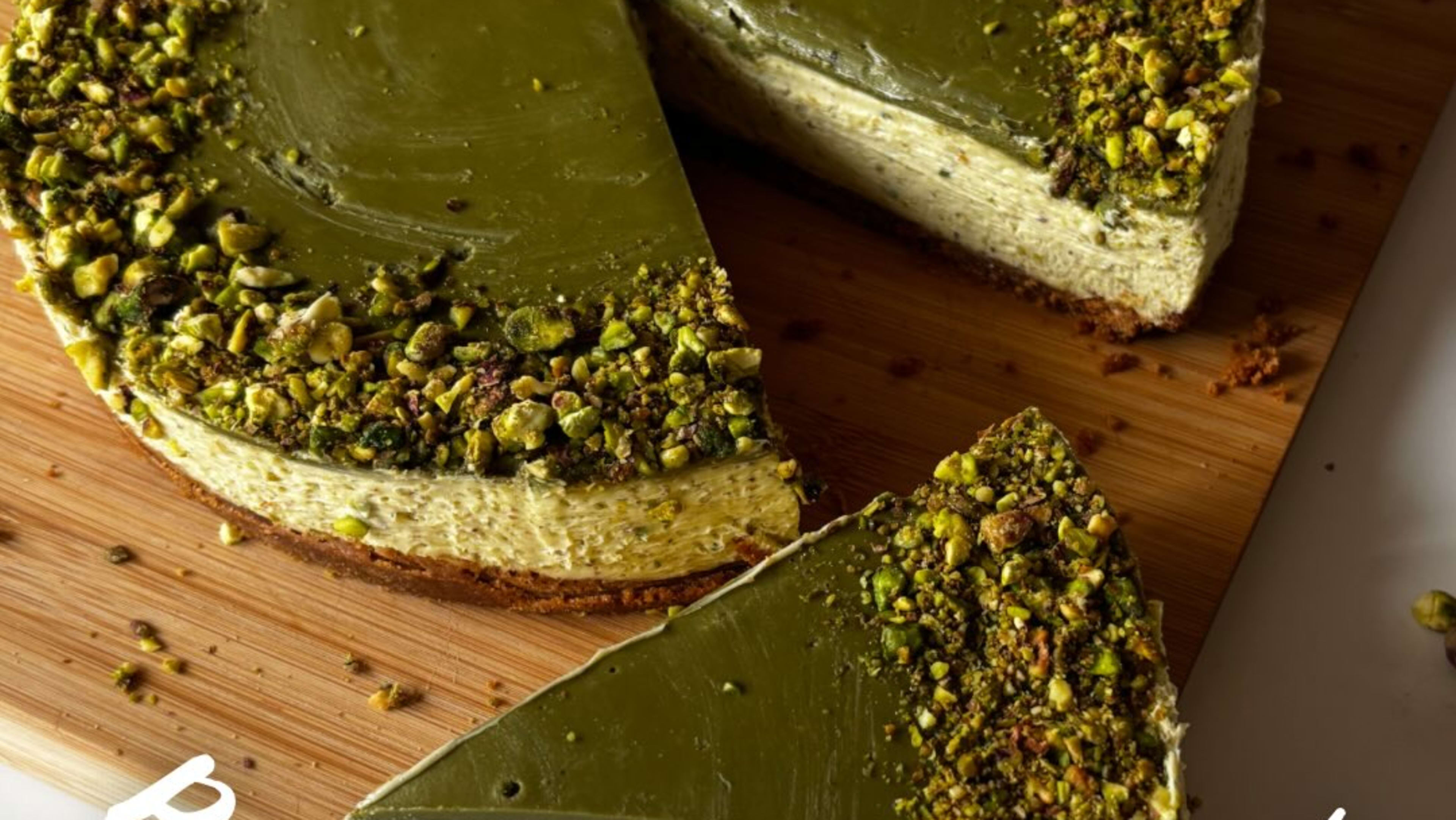 No‑Bake Pistachio White Chocolate Cheesecake