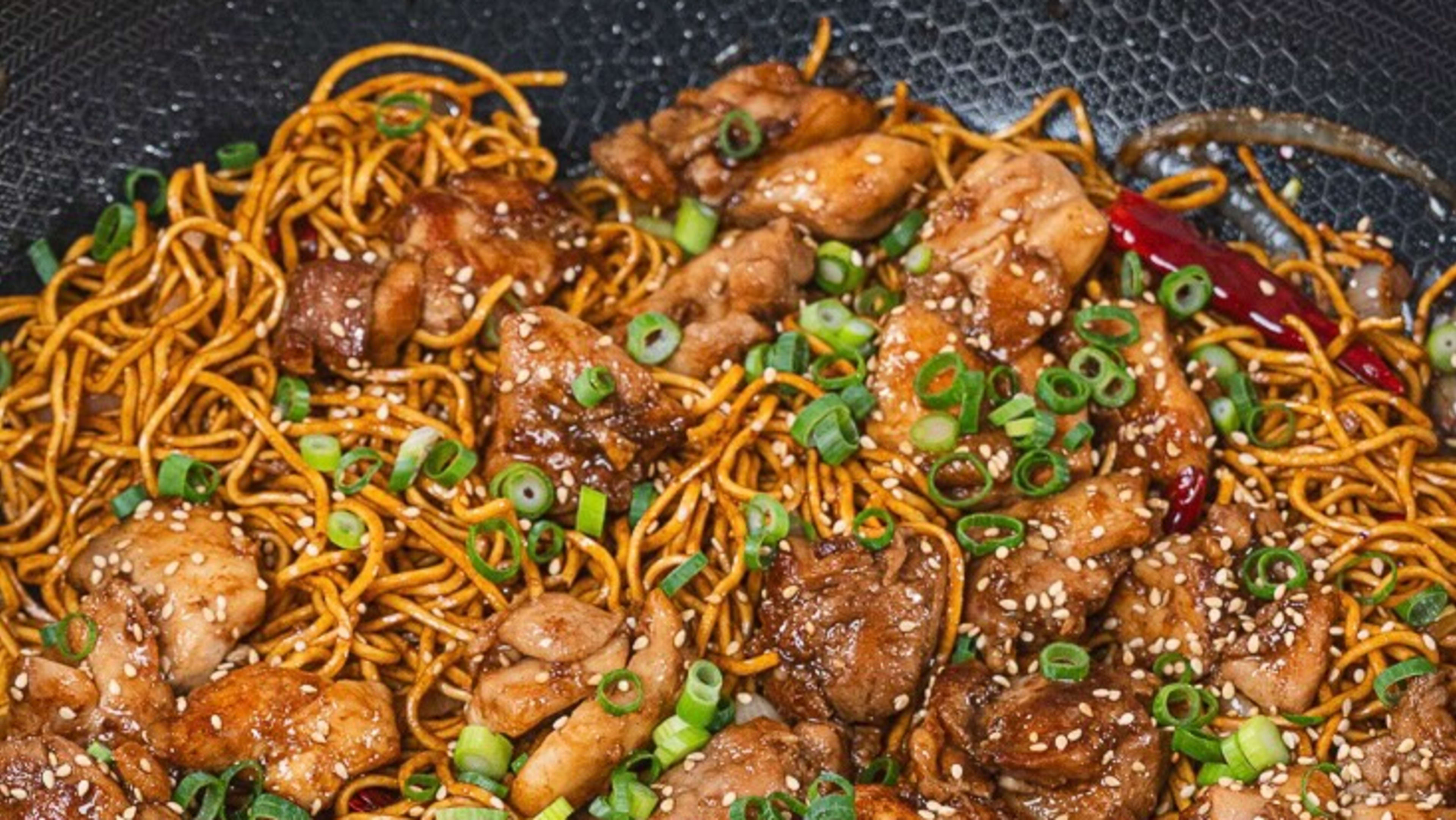 General Tso Chicken Chow Mein