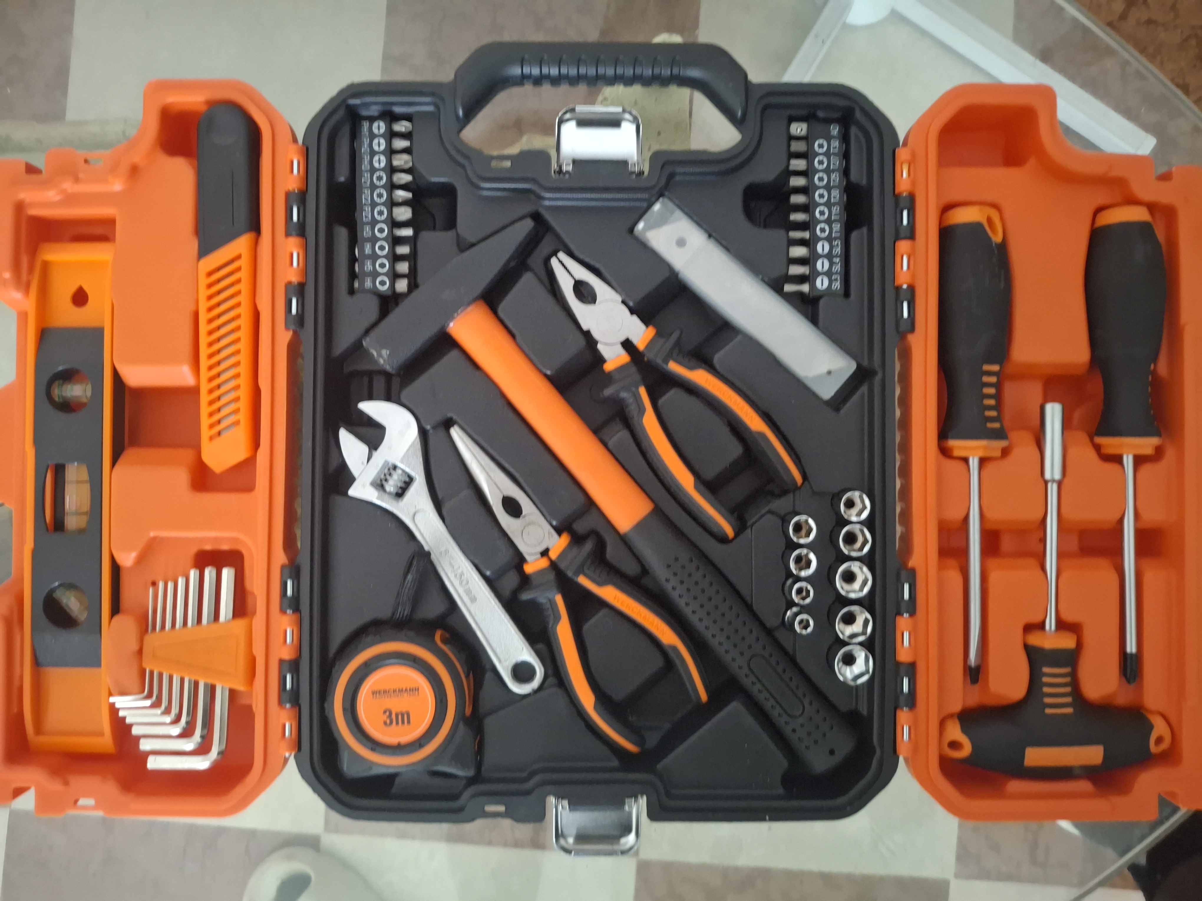 Noleggio Kit Attrezzi 57 pezzi