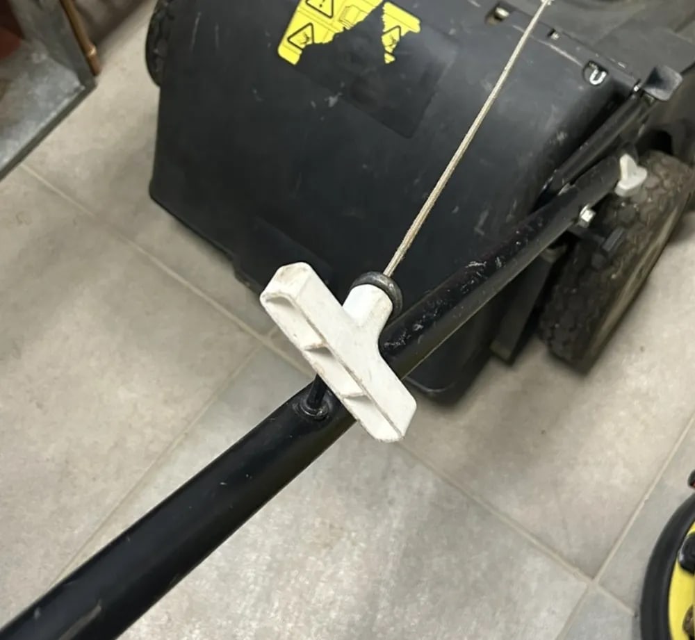 Poignée de lanceur pour tondeuse – Pièce de remplacement - Image 1