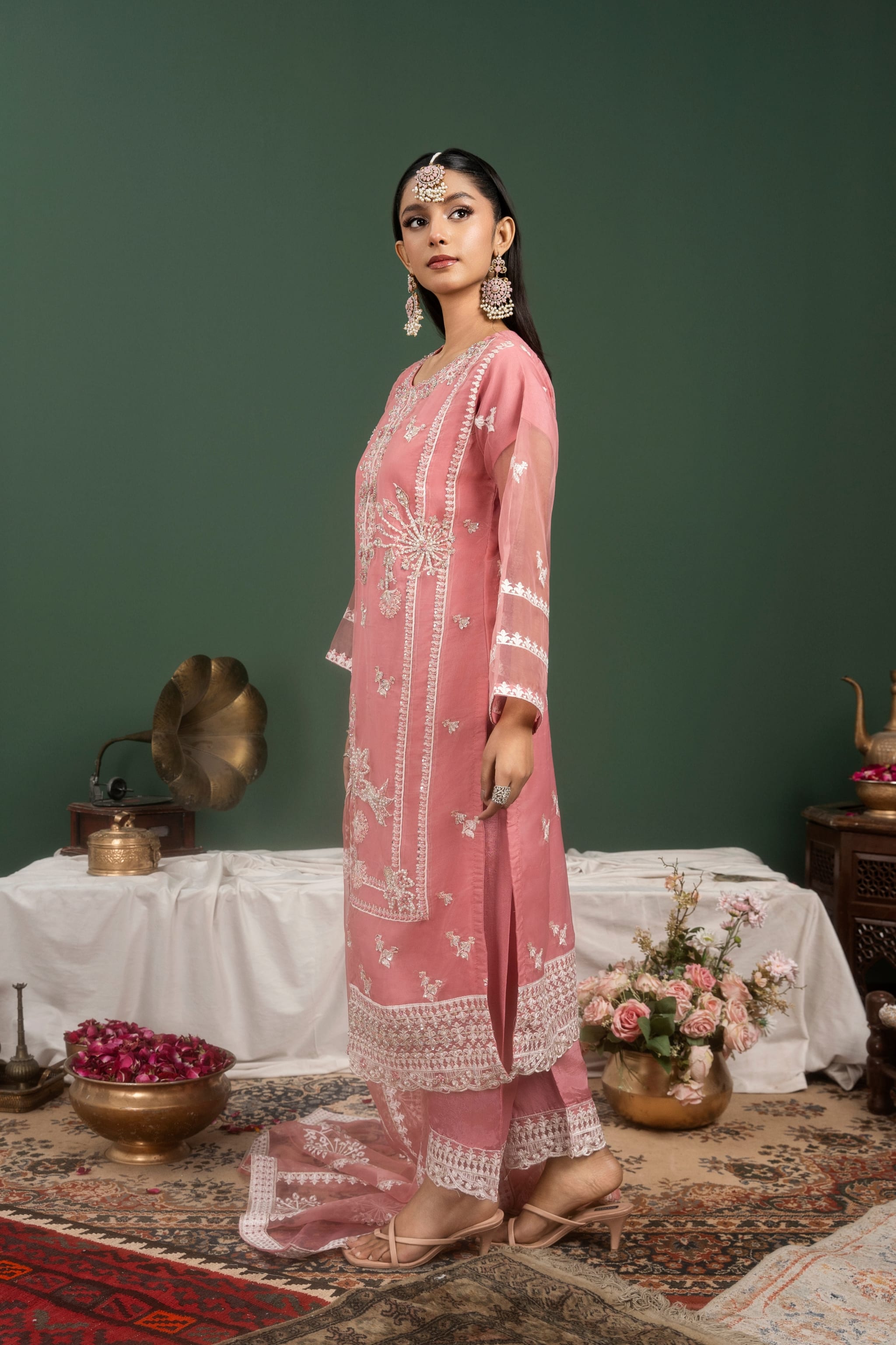 Vanisha Pink view 3