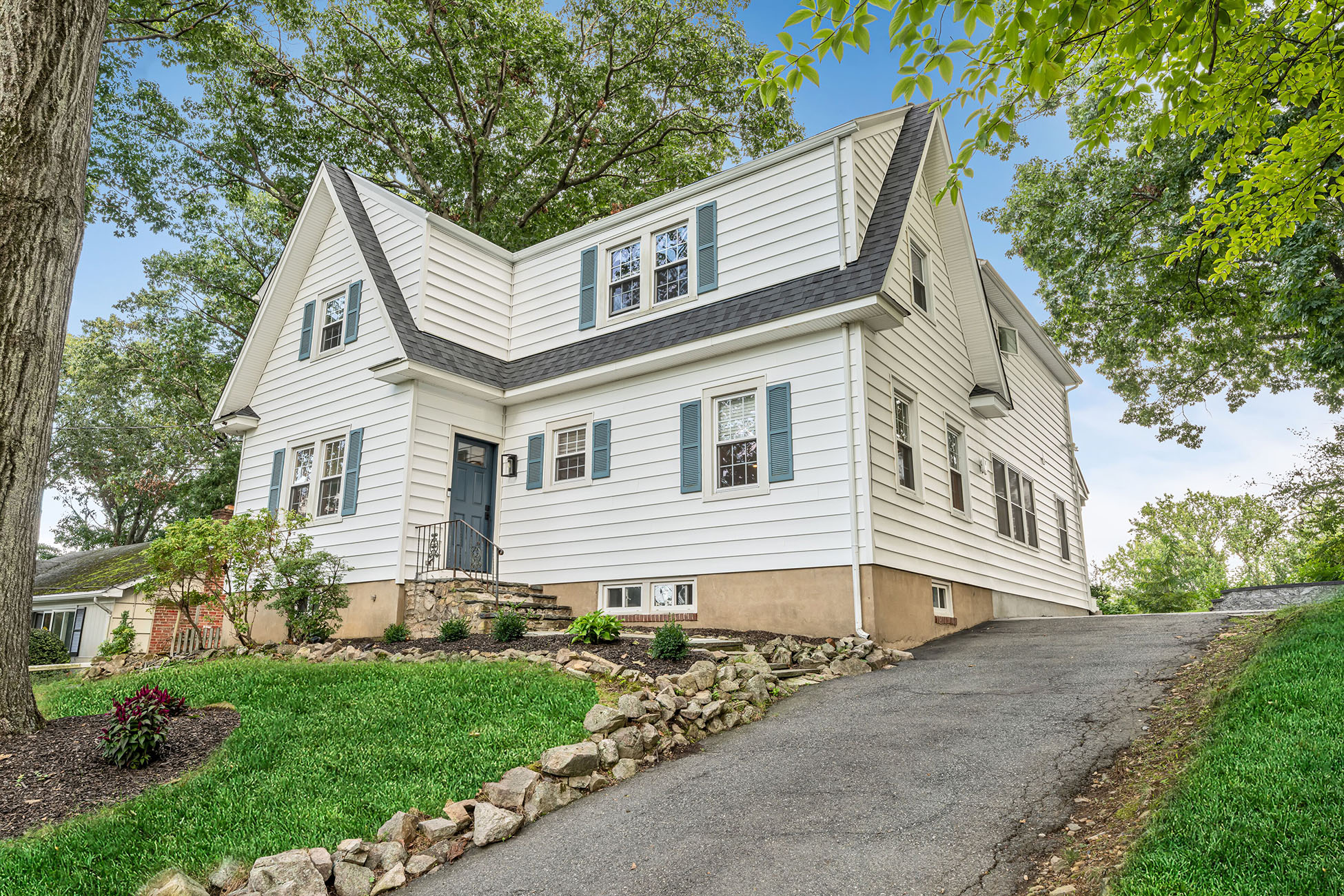 Featured listing at 92 Hillcrest Ave