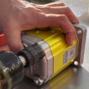 Slik snur du dreieretningen på tannhjulspumper