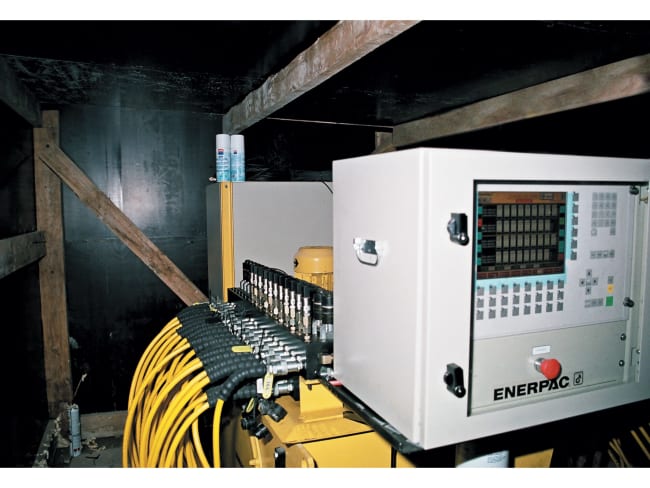 TR630, Spin-On Hydrualic Coupler, Hun-del