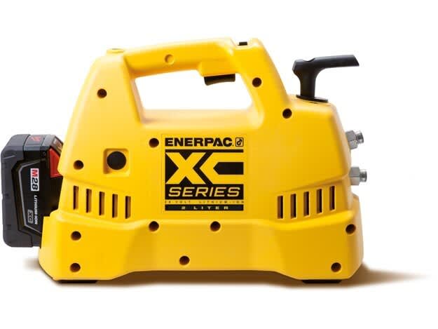 XC1401ME, batteridrevet pumpe, 4/3 ventil, 1L nyttevolum, batterier og lader inkludert, 230V