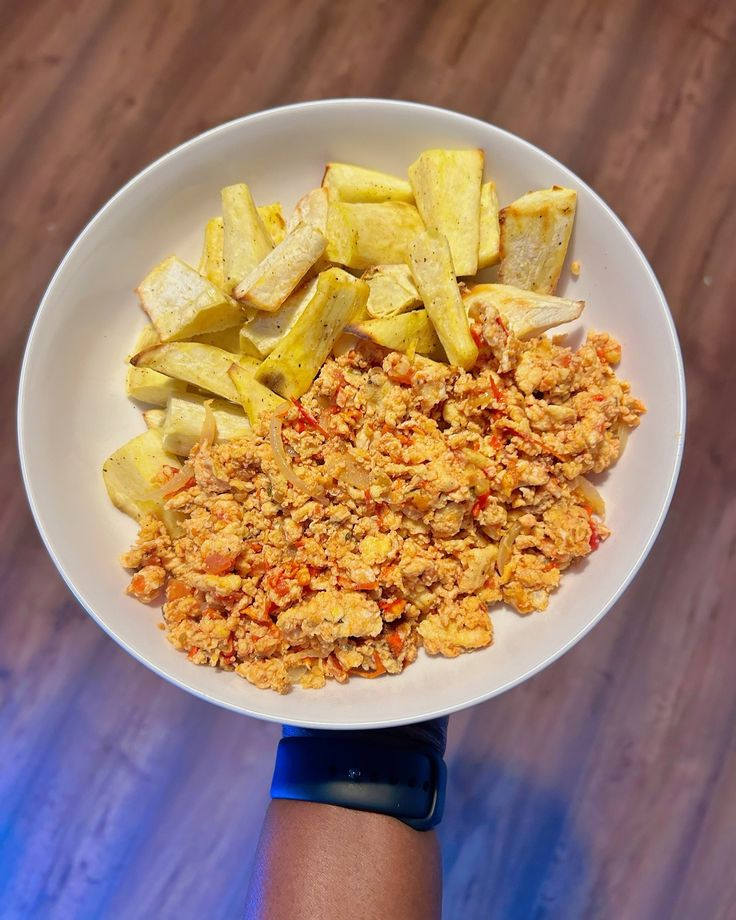 Fried sweet potatoes and egg sauce