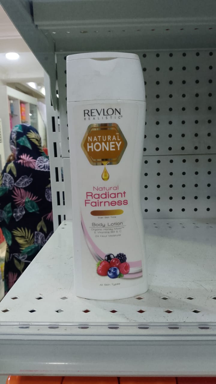 Revlon Realistic Natural Honey-Radiant Fairness