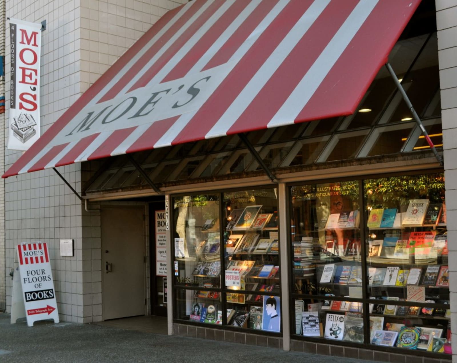 Gifts at Moe's Books