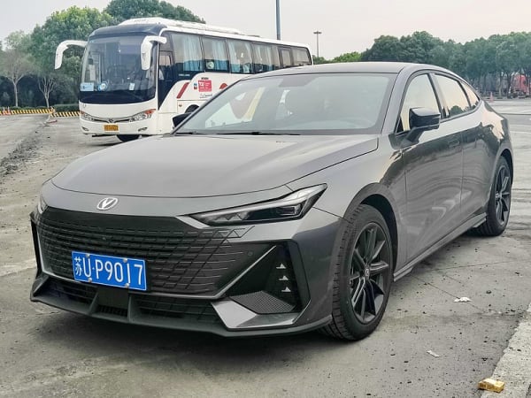 تشانجان يوني V 2025