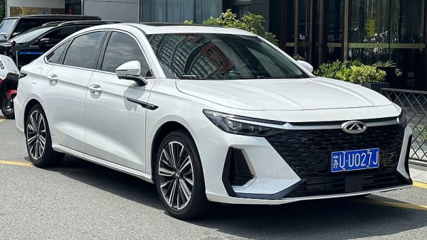 شيري أريزو 8 2025