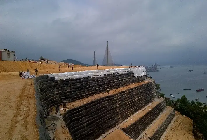 Thiết kế tường chắn đất bằng đá hộc