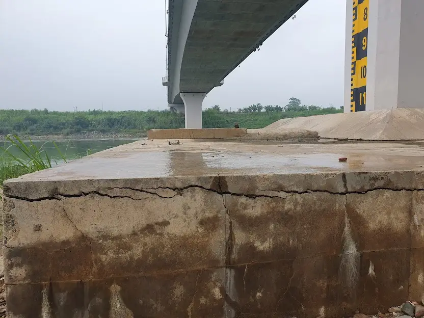 Khúc Ca Của Những Người Khổng Lồ Thầm Lặng Mố trụ cầu