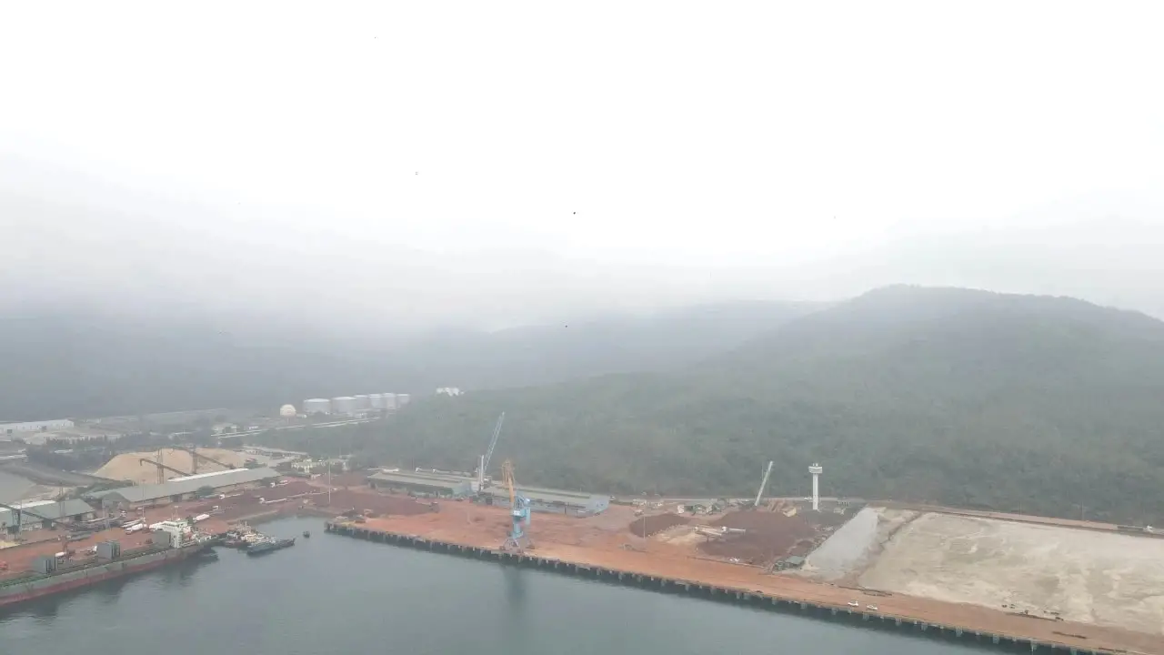 Khúc Ca Biển Cả và Những Bức Tường Kiên Cường Đê chắn sóng