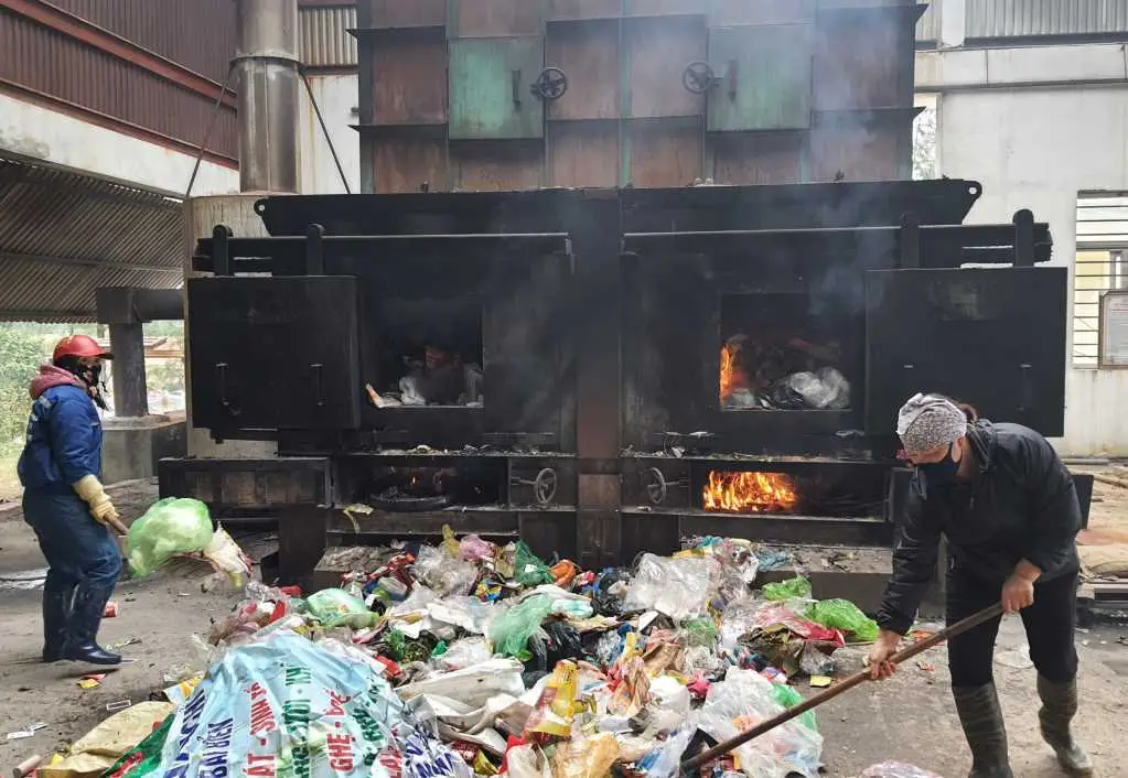 Chôn lấp rác thải nhựa
