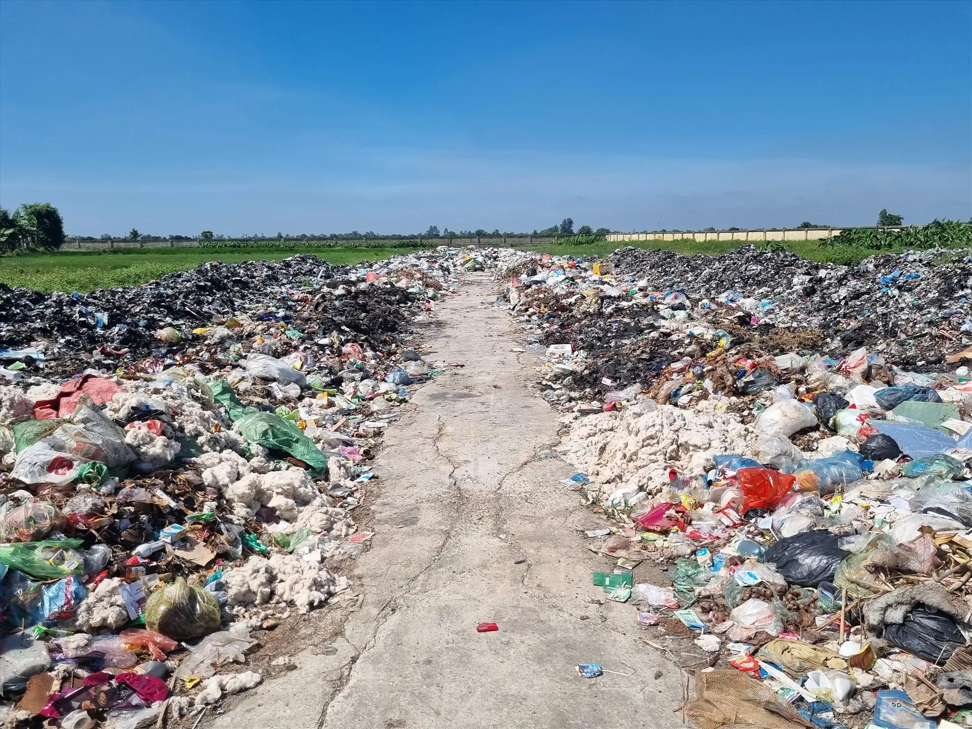 Chôn Rác Dưới Đất Câu Chuyện Về Những Bãi Rác Âm Ĩ Dưới Lòng Đất
