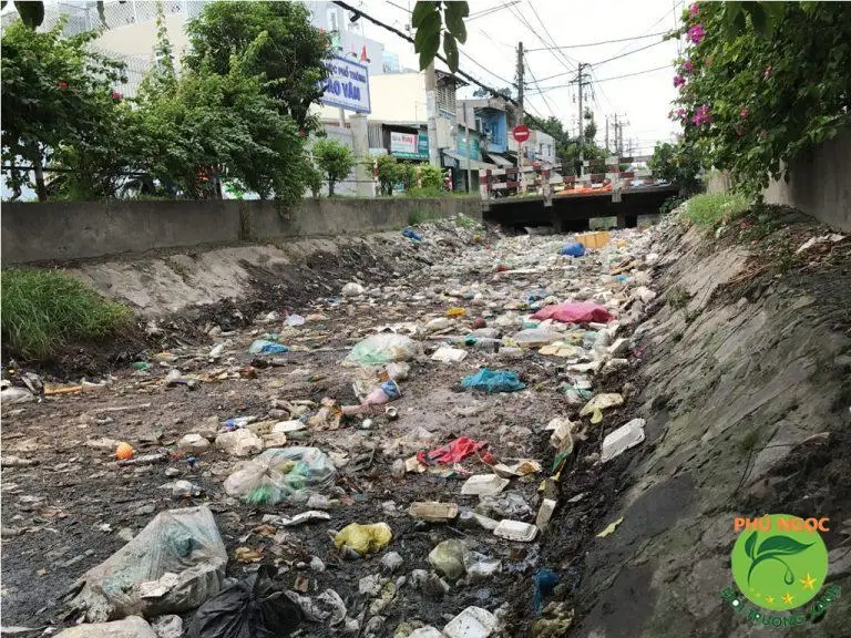 Các bãi chôn lấp rác ở Việt Nam