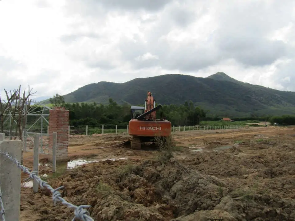 Hồi Sinh Đất Sét Khơi Nguồn Sự Sống Từ Mảnh Đất Cằn Cỗi