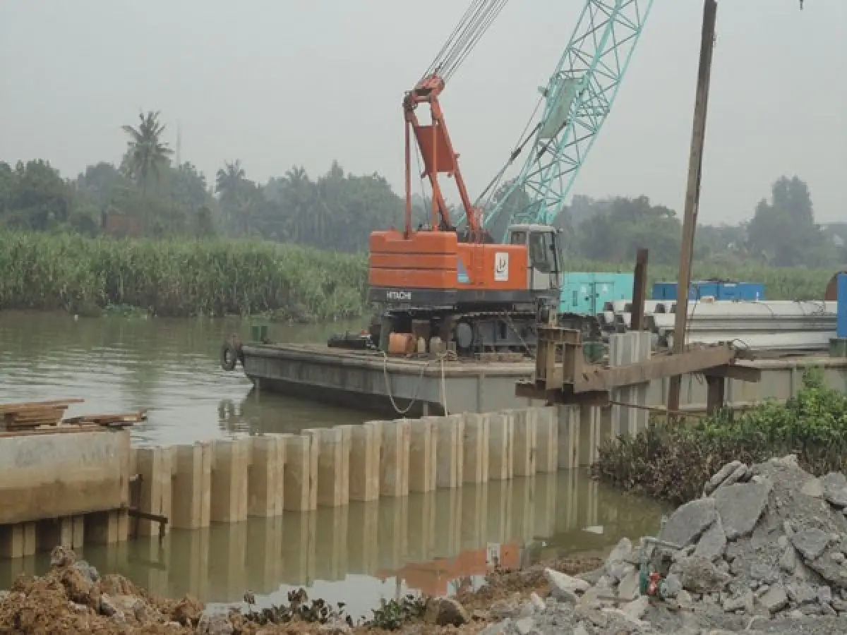 Kè Sông Chiến Tranh Vô Hình Giữa Con Người và Thiên Nhiên