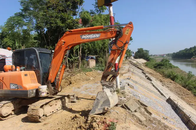 Kè Sông Chiến Tranh Vô Hình Giữa Con Người và Thiên Nhiên