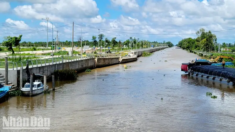 Kè Sông Hào Anh Hùng Thầm Lặng Bảo Vệ Đất Nước