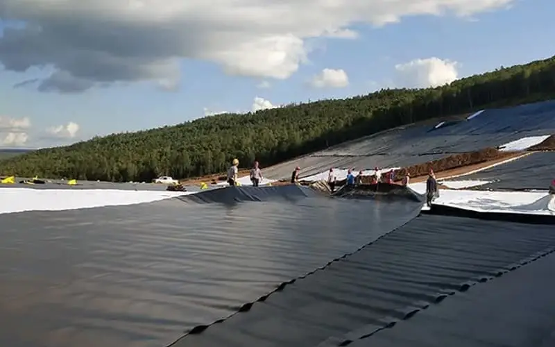 Bạt HDPE Đen – Giải Pháp Toàn Diện Cho Nông Nghiệp, Thủy Sản và Xây Dựng