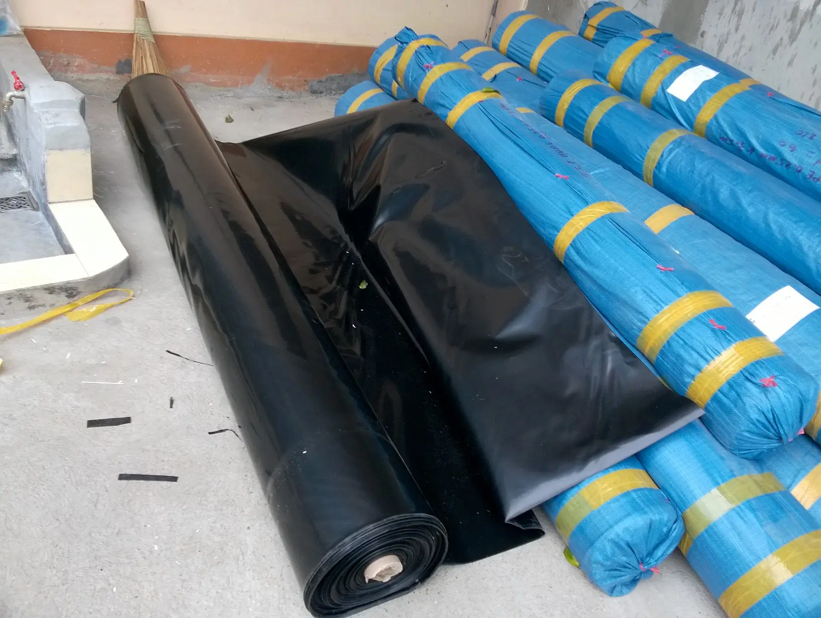 Màng Chống Thấm HDPE Giá Rẻ - Giải Pháp Vàng Cho Mọi Công Trình
